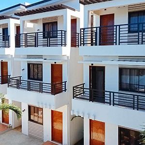 Hôtel Reddoorz @ Lm Apartelle Boracay à Boracay Island Exterior photo